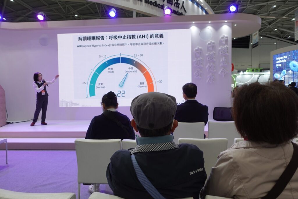 孫傳鴻醫師深入簡出的分享，讓台下民眾清楚了解睡眠的重要。( 圖／台中慈濟醫院提供 )