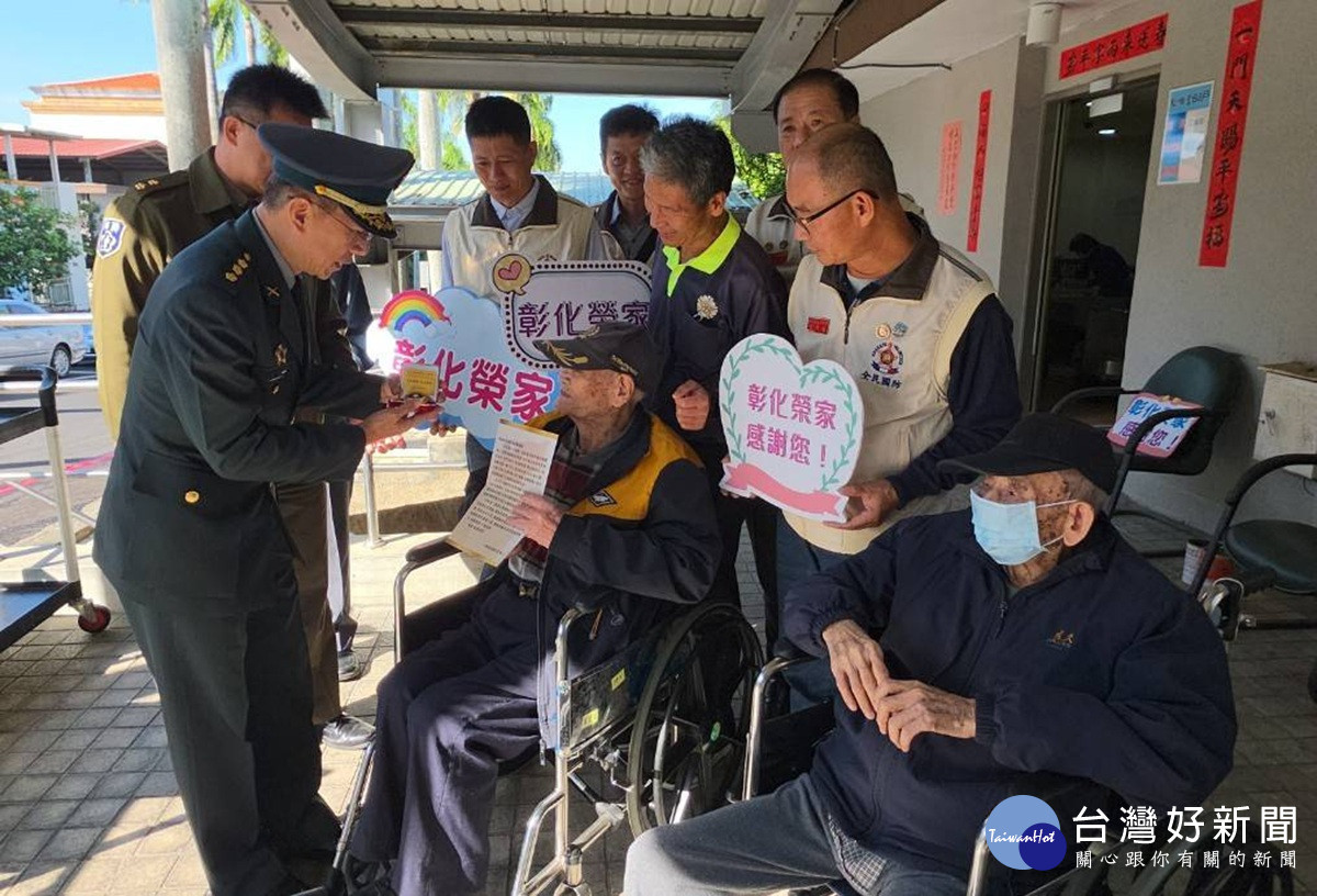榮家榮民傳承忠勇愛國的信念 後指部梅晉學上校頒發抗戰獎章