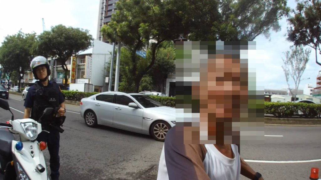 不是關羽是阿伯！65歲男1個月酒後騎單車5次　回回都被同一警察抓到