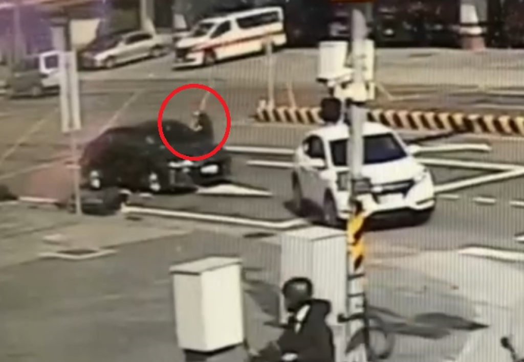 直擊肇事逃逸! 南投縣警局少年隊長驅車攔截逮人