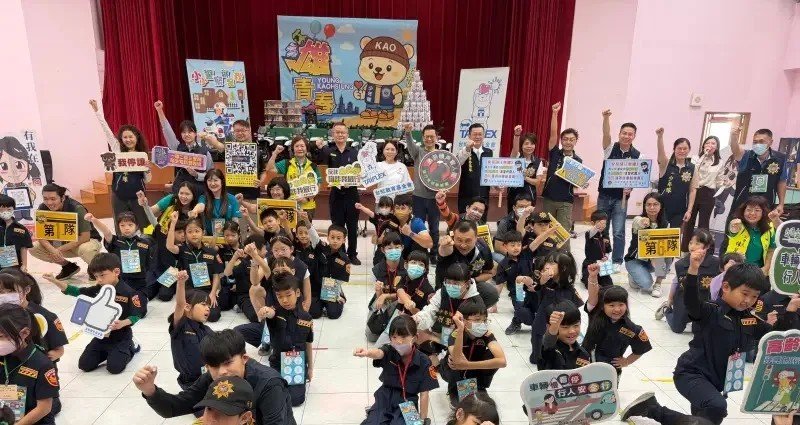 前鎮警分局攜手少年隊、台虹教育基金會、台灣無毒世界協會 邀孩童化身小小警察體驗日常勤務