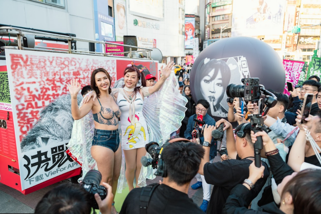 「妳那叫性感?」與「國際規格是這樣!」兩女主現場互酸 火藥味濃到誤以為在選總統 46 %E8%9E%A2%E5%B9%95%E6%93%B7%E5%8F%96%E7%95%AB%E9%9D%A2 2025 12 08 192344 1024x682 1