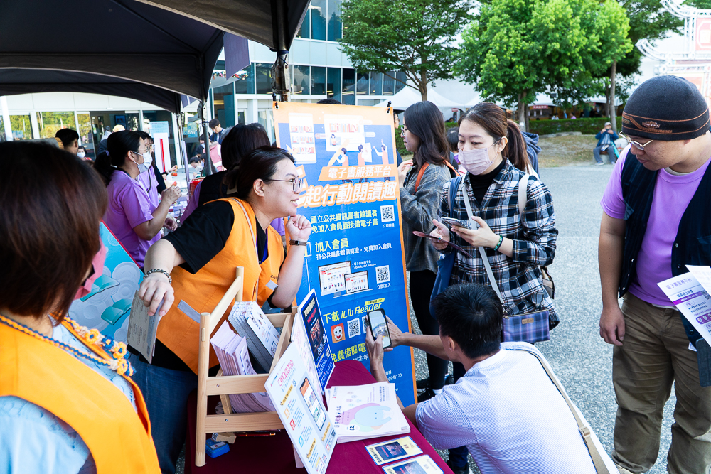 ▲閱讀市集集結校園與在地團隊，主動走入人群，更是以閱讀重現充滿人情味的生活風景。(圖/國資圖提供)