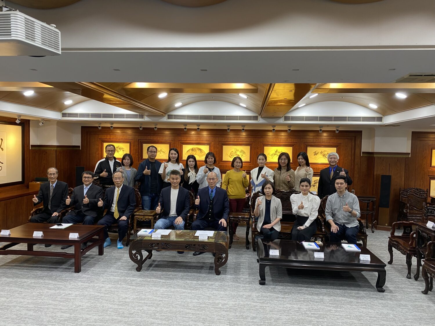 第一套易經結合AI卜卦系統 提供專案管理問事