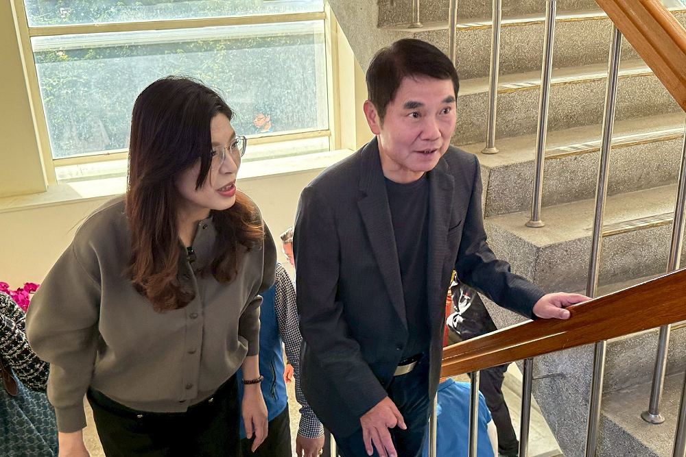 讚鄭麗文胸襟氣度 鍾東錦拚連任:為黨改革與進步貢獻 202 讚鄭麗文胸襟氣度 鍾東錦拚連任:為黨改革與進步貢獻 201