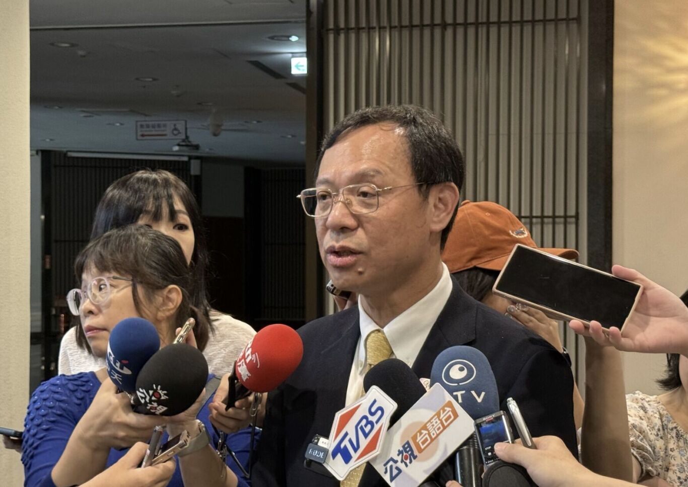 李登輝御醫連文彬辭世 石崇良連聲遺憾！曝「冷面笑匠」一面 225