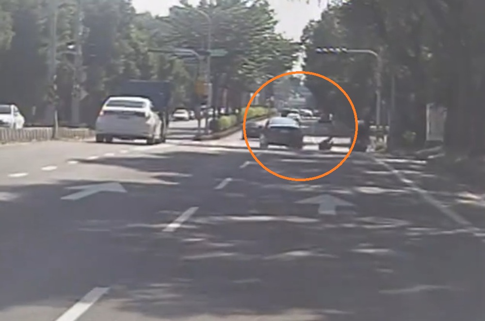 連續擦撞汽機車涉肇逃 南投少年警隊長及時攔下71歲男 224 cnews204251208a02