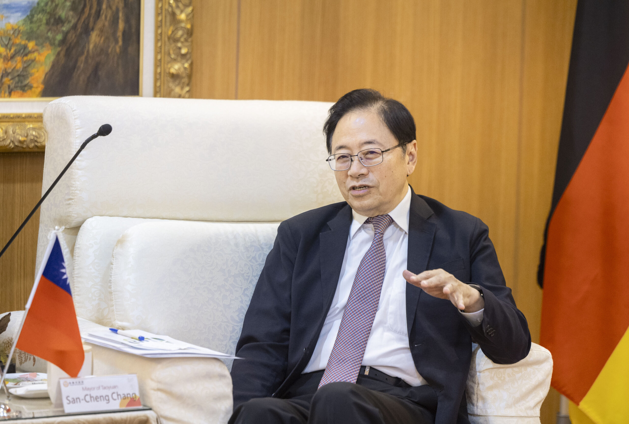 張善政與德國在台協會處長會面 不忘宣傳桃園藝文特區聖誕市集 張市長相信未來在狄處長和蘭處長的協助下,德國和桃園的關係及合作一定會更加密切。 0 scaled