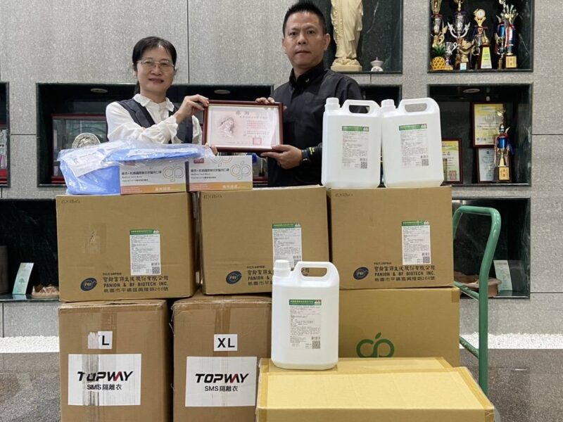 圖文:左園長蔡春足,右萬豐團隊趙晉潁。