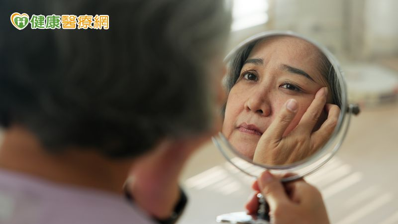 46歲熟女「臉部鬆弛、法令紋深」疲態藏不住 醫揭「緊緻不僵硬」秘訣