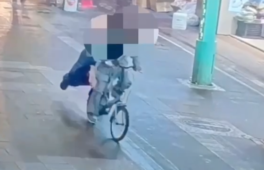 萬華無業男搶刮刮樂彩券騎腳踏車落跑! 民眾見義勇為追捕制伏