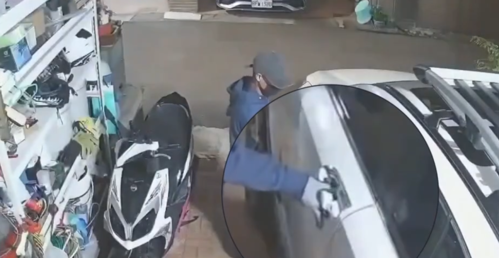 狗一直叫照偷!台中太平大里傳數起開車門竊取財物 警方鎖定同一名竊賊追緝