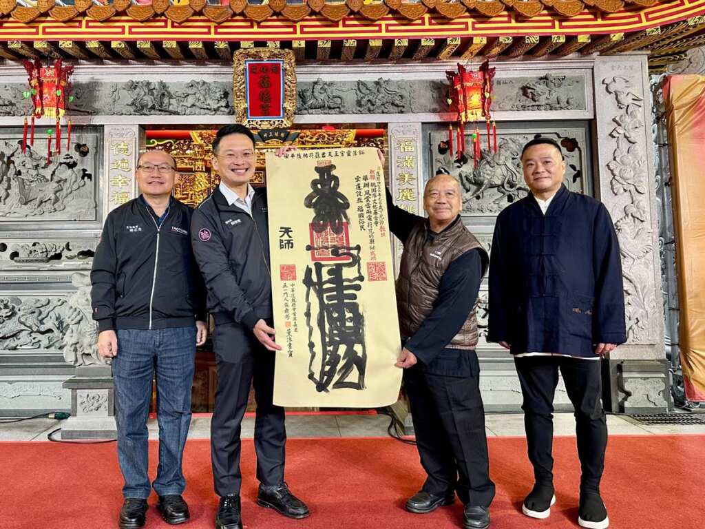 ▲蘇俊賓表示,世界許多地方都流傳著神秘的符籙文化。在台灣,道教代代相傳的符咒除了是台灣民間信仰中的重要元素,也是極具文化深度的象徵。