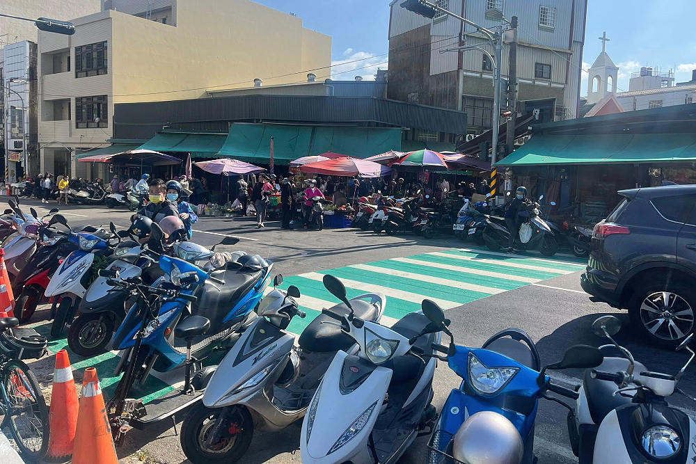 南苗市場明年增設臨時停車場 余文忠:讓買菜族安全便利 220 南苗市場明年增設臨時停車場 余文忠:讓買菜族安全便利 219