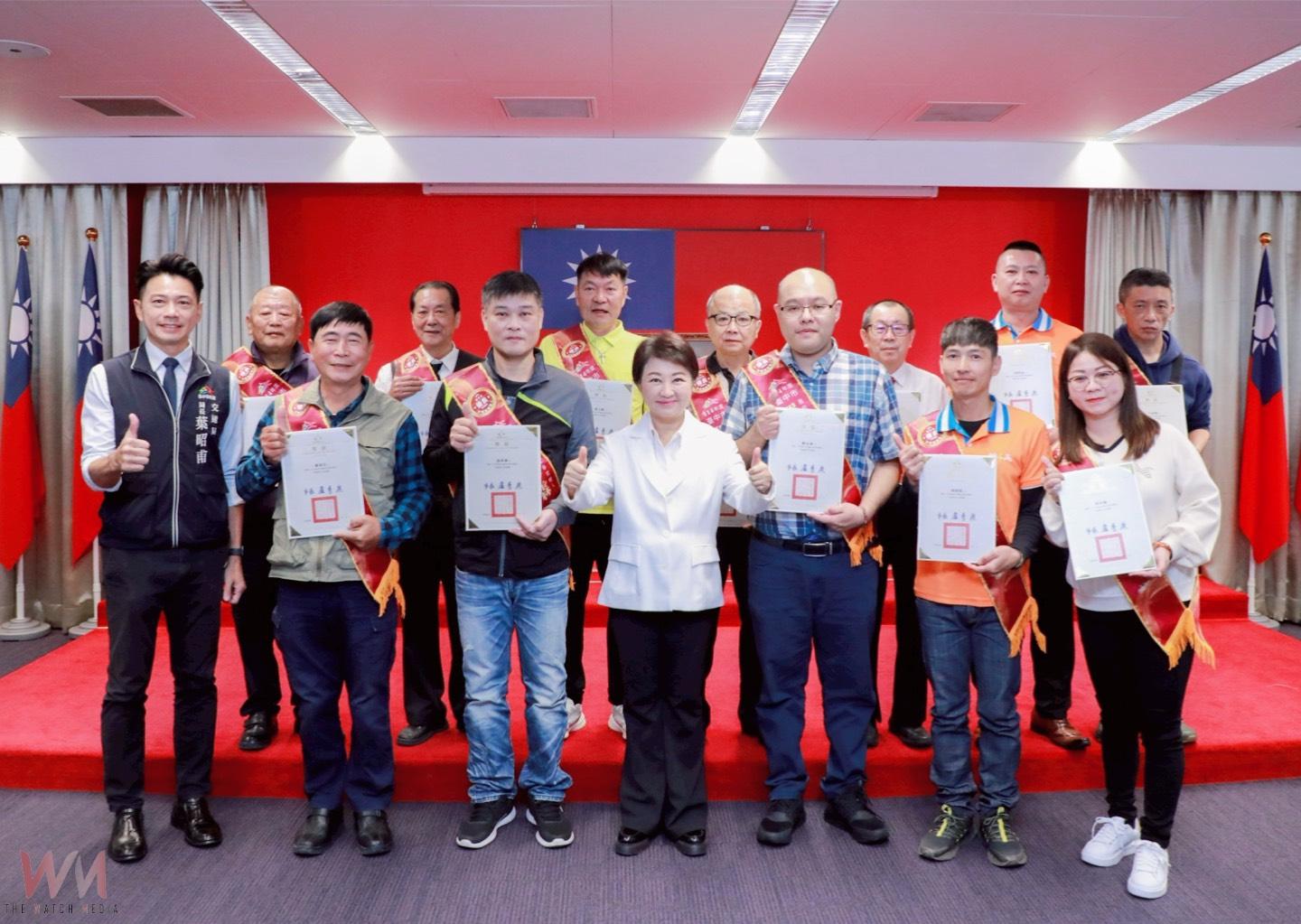 114年優良計程車駕駛人表揚 盧秀燕感謝城市英雄 有你載我安心 - https://www.watchmedia01.com