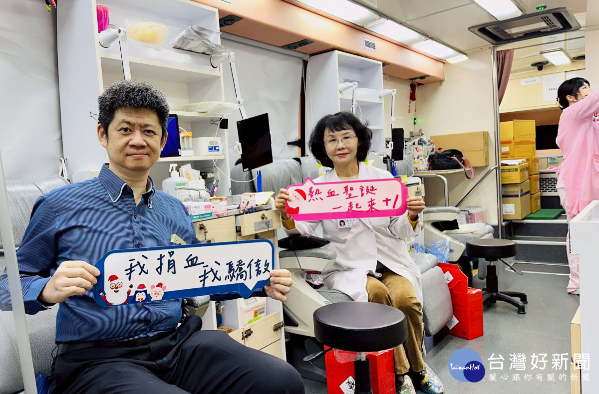 鄭雅敏院長(右)