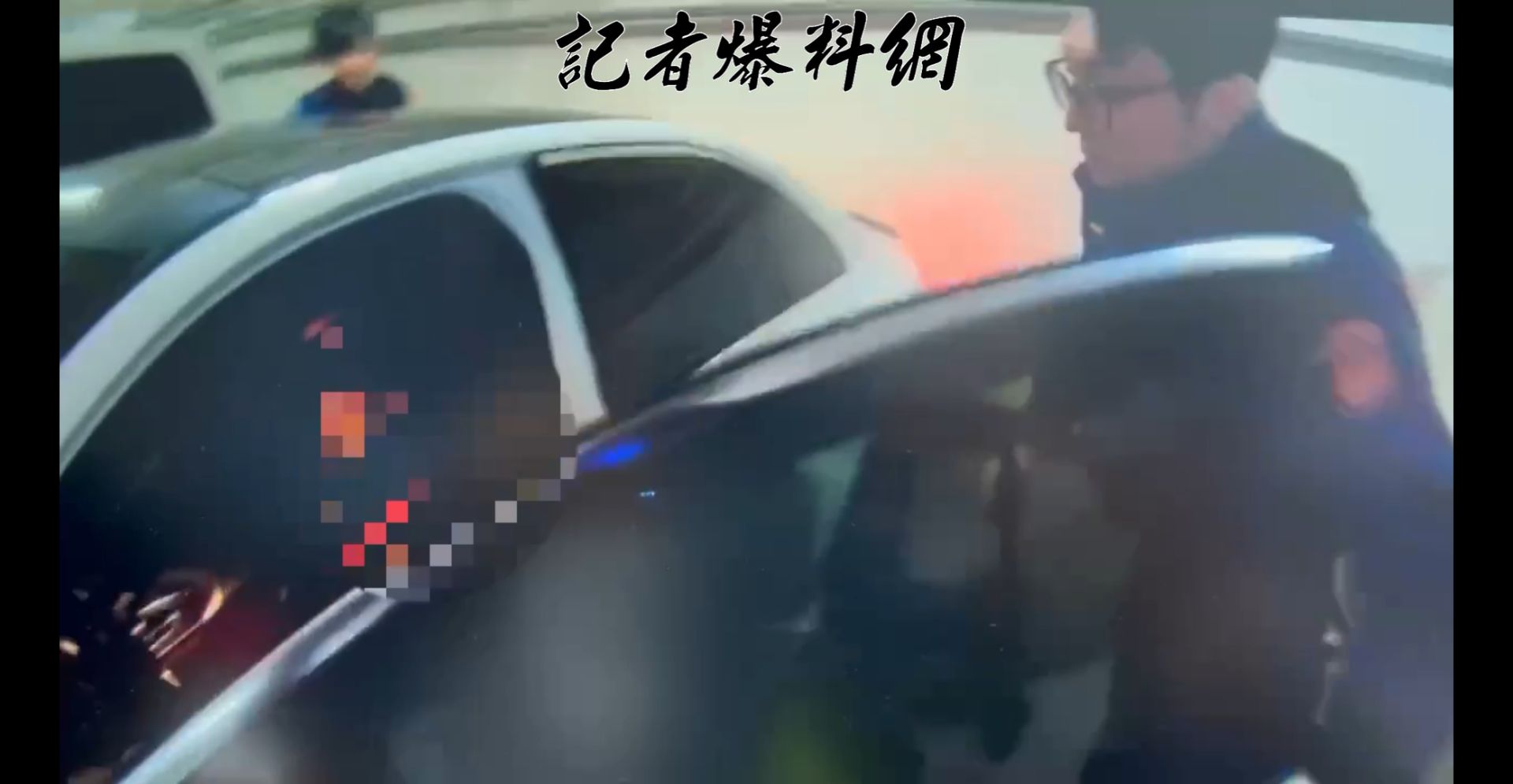 警方到場後，雖未查獲報案人所稱的槍械，但成功將2名自稱遭押解的男子帶回，並逮捕1名涉案討債男子。