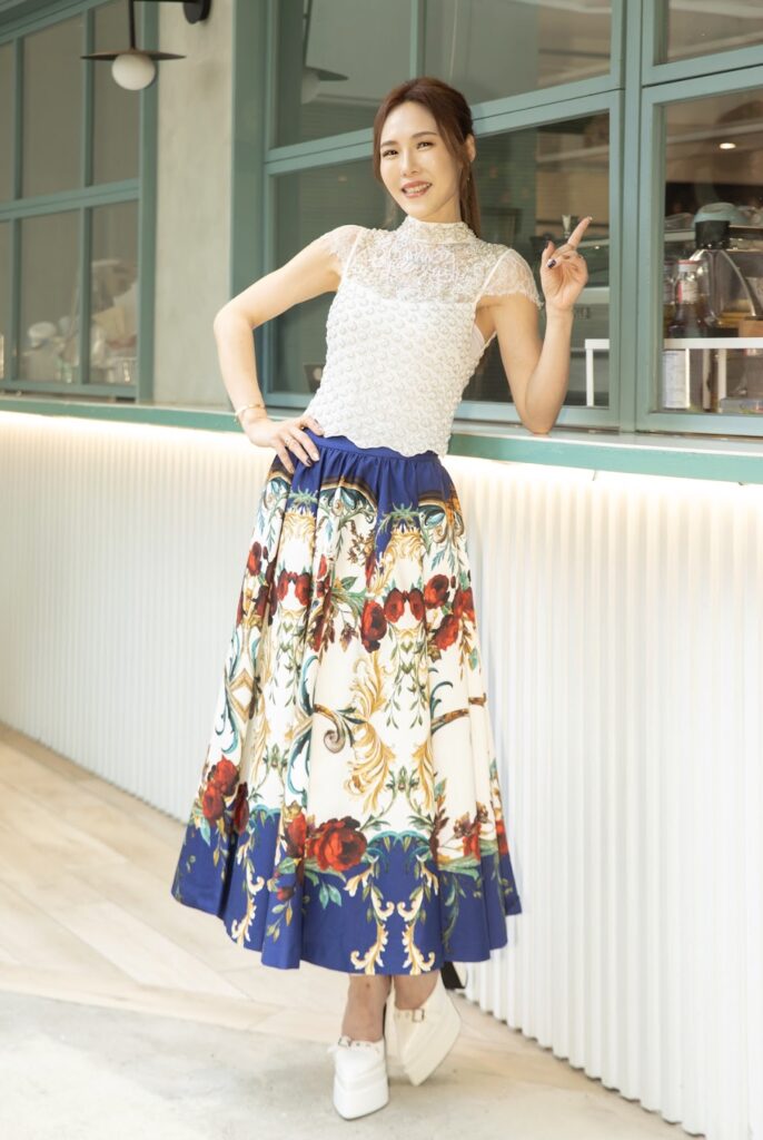 遠嫁心事唱破防!吳申梅新歌溫暖全場 「一盞永不熄的燈」獻娘家 42 %E4%B8%8B%E5%8D%88340 2025 12 10%E7%9A%84%E5%BD%B1%E5%83%8F 686x1024 1