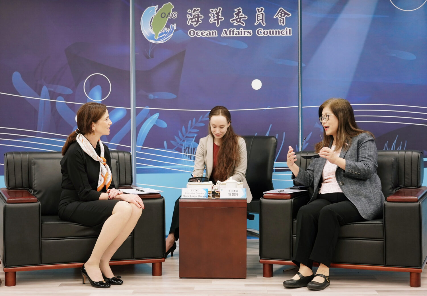 何曼麗拜會管碧玲 暗船偵知合作推進 台加海事工作坊明年首登台