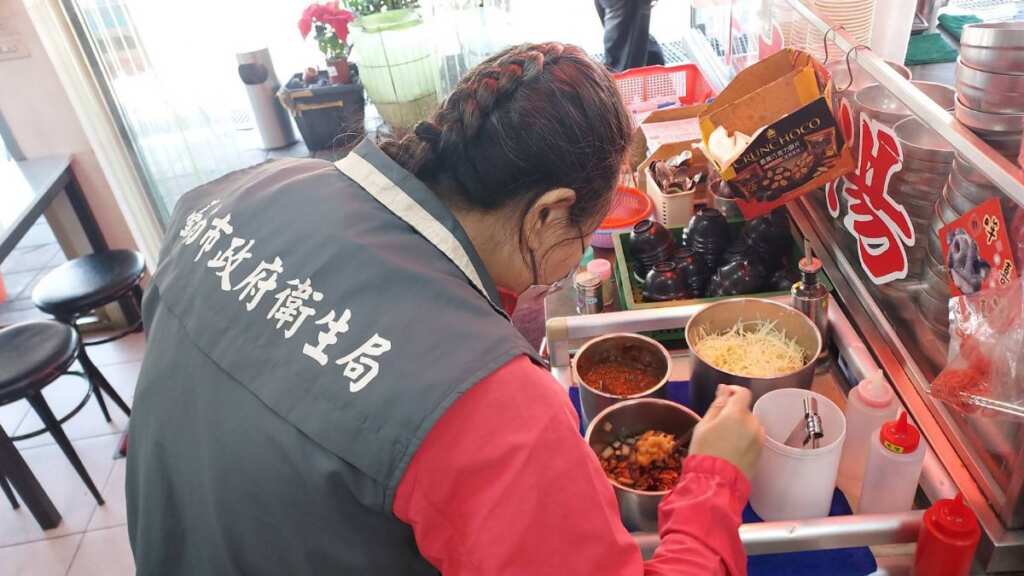 ▲店家衛生疑慮遭衛生局進行稽查。