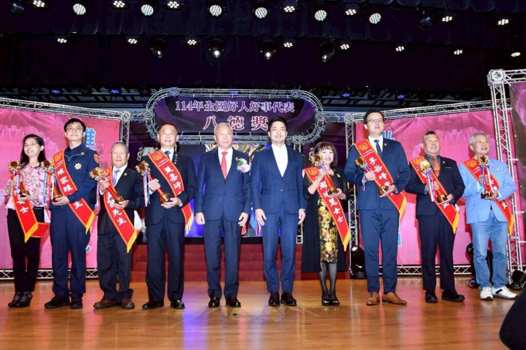 ▲臺北市長蔣萬安今日出席「中華民國好人好事代表八德獎頒獎典禮」,與全國善行代表齊聚一堂。