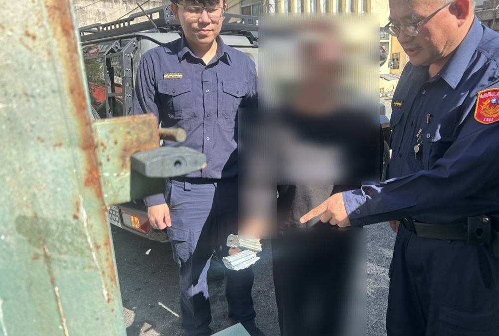 20萬元藏西裝褲 誤丟回收箱求助警翻找現金 210 cnews204251210a13