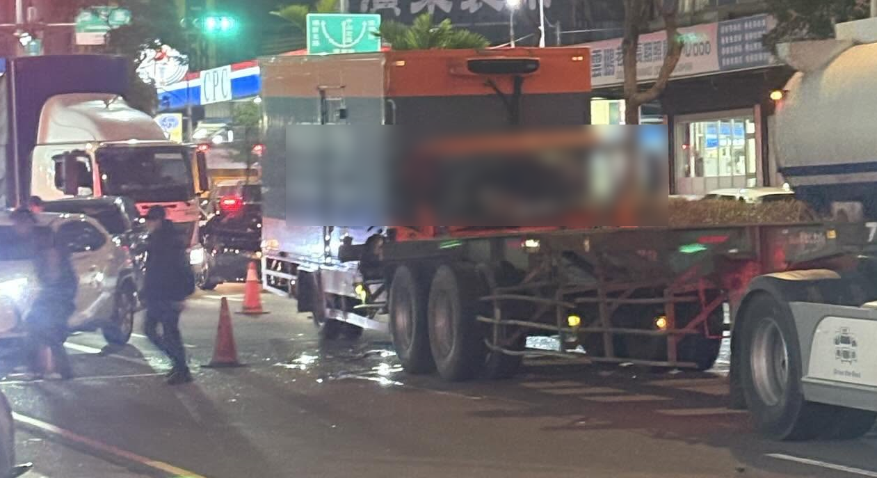 趕送貨?楊梅貨運車追撞曳引車 物流司機受傷送醫 554gwrdq