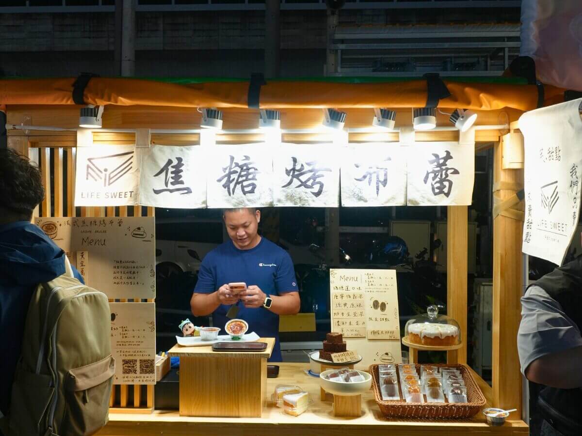 台中美食|大慶夜市500元吃透透!6攤在地美食一次收:蚵仔飽、肉夾饃、泰奶、現烤布蕾通通有