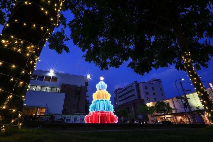 臺南聖誕燈節溫暖點亮 光與雲交織的冬日奇幻旅程正式展開
