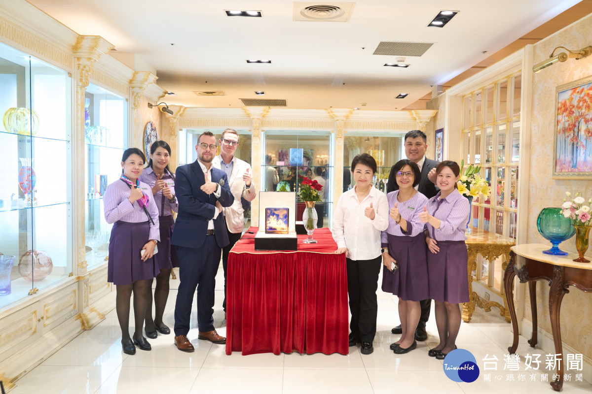 盧市長邀史坦格代表拍攝購物節廣告片,體驗台中的捷克國寶與美味。