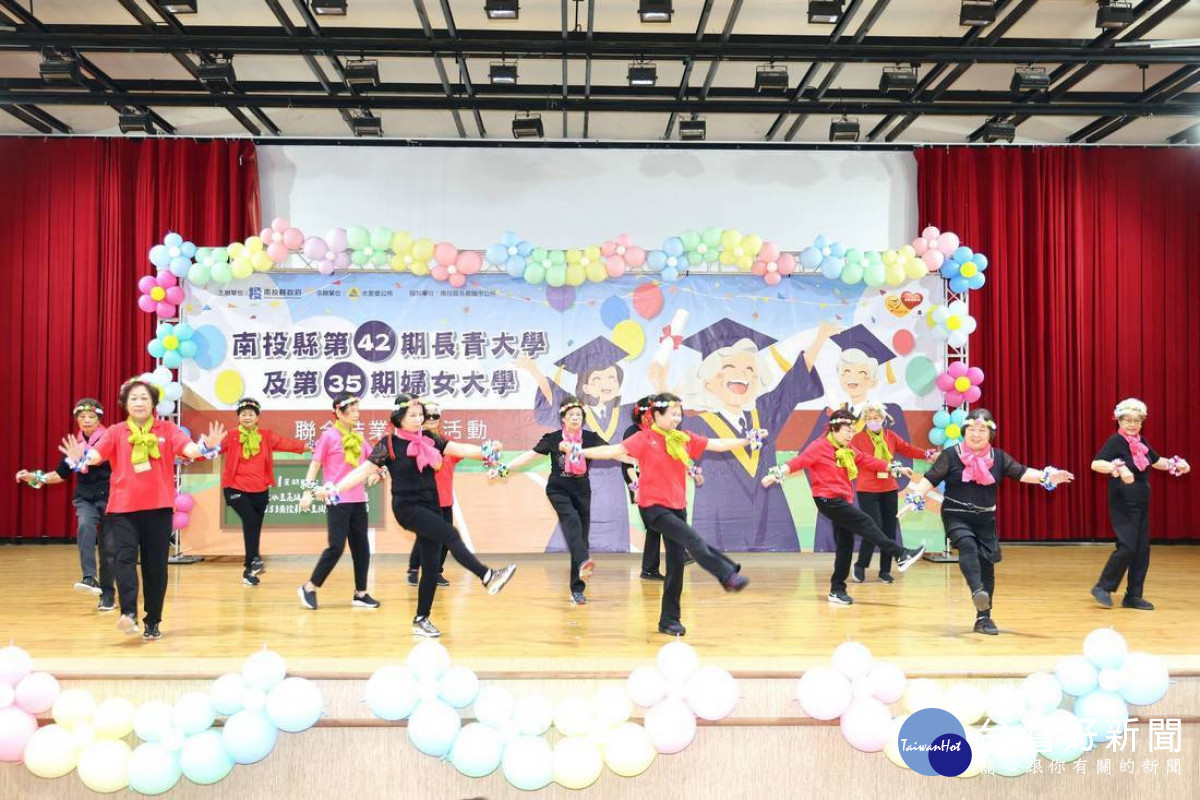 精彩的成果表演,展現出不輸年輕人的活力與自信。