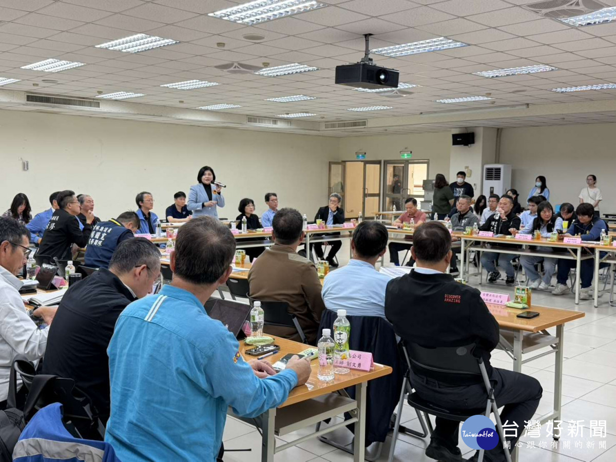 雲林縣府今天由縣長張麗善主持，在縣府工商策進會會議室召開「麥寮LNG專案執行情形暨安全管理規劃機關研商會議」／翻攝照片