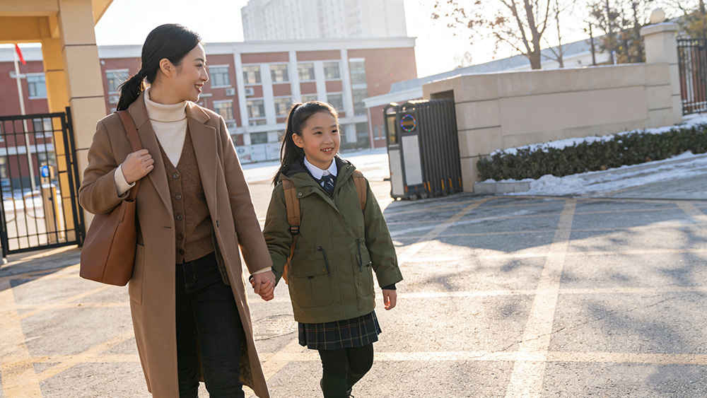 流感季來臨的親子日常：小孩保暖與作息調整關鍵