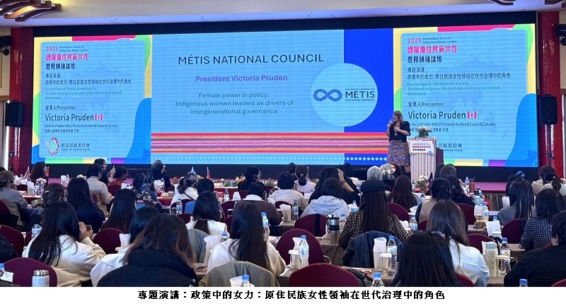 可能是一或多人和文字的圖像