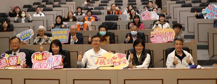 助弱勢孩子圓夢前行 新北攜手33家教育基金會展臂關懷 20 《圖說》新北市教育局今日舉辦「教育基金會展臂關懷計畫感謝儀式」。〈教育局提供〉