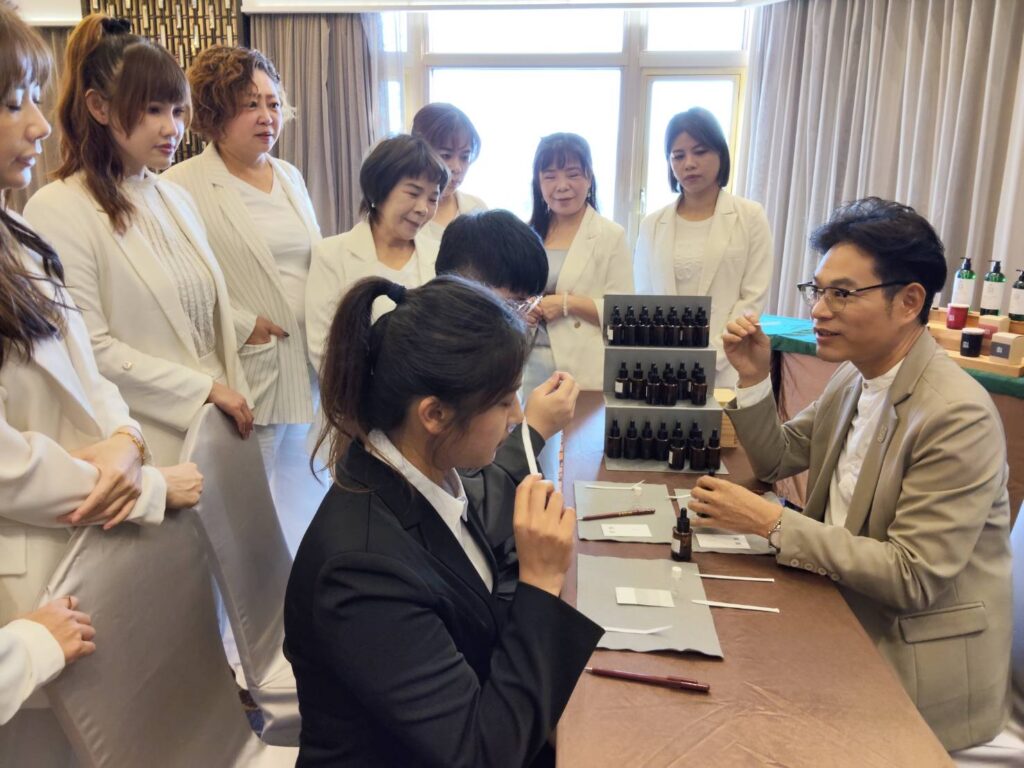 學術與實務「香」遇 靜宜大學攜手澄逸香氛推出「國際調香師培訓課程」 35 181306