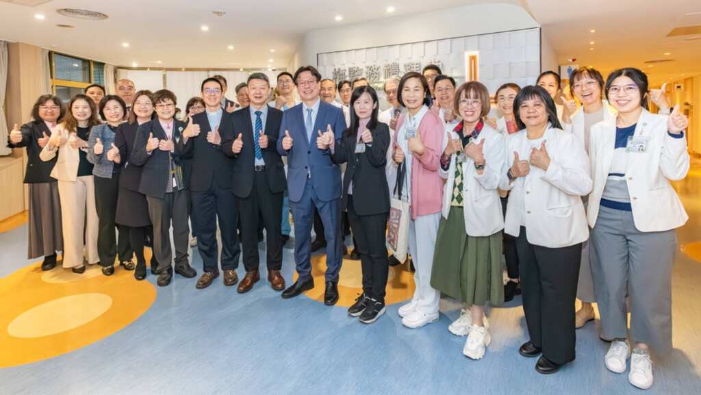 ▲彰基11日上午舉行「梅監務禮拜堂正名感恩禮拜」,正式將院內禮拜堂名稱定為「梅監務禮拜堂」。(圖/彰化基督教醫院提供)