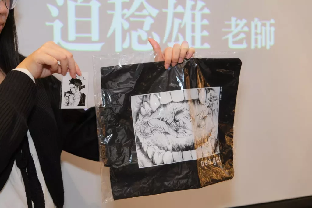 為感謝臺灣讀者的支持特地從日本帶來原稿製作的托特包與精美小卡送給讀者