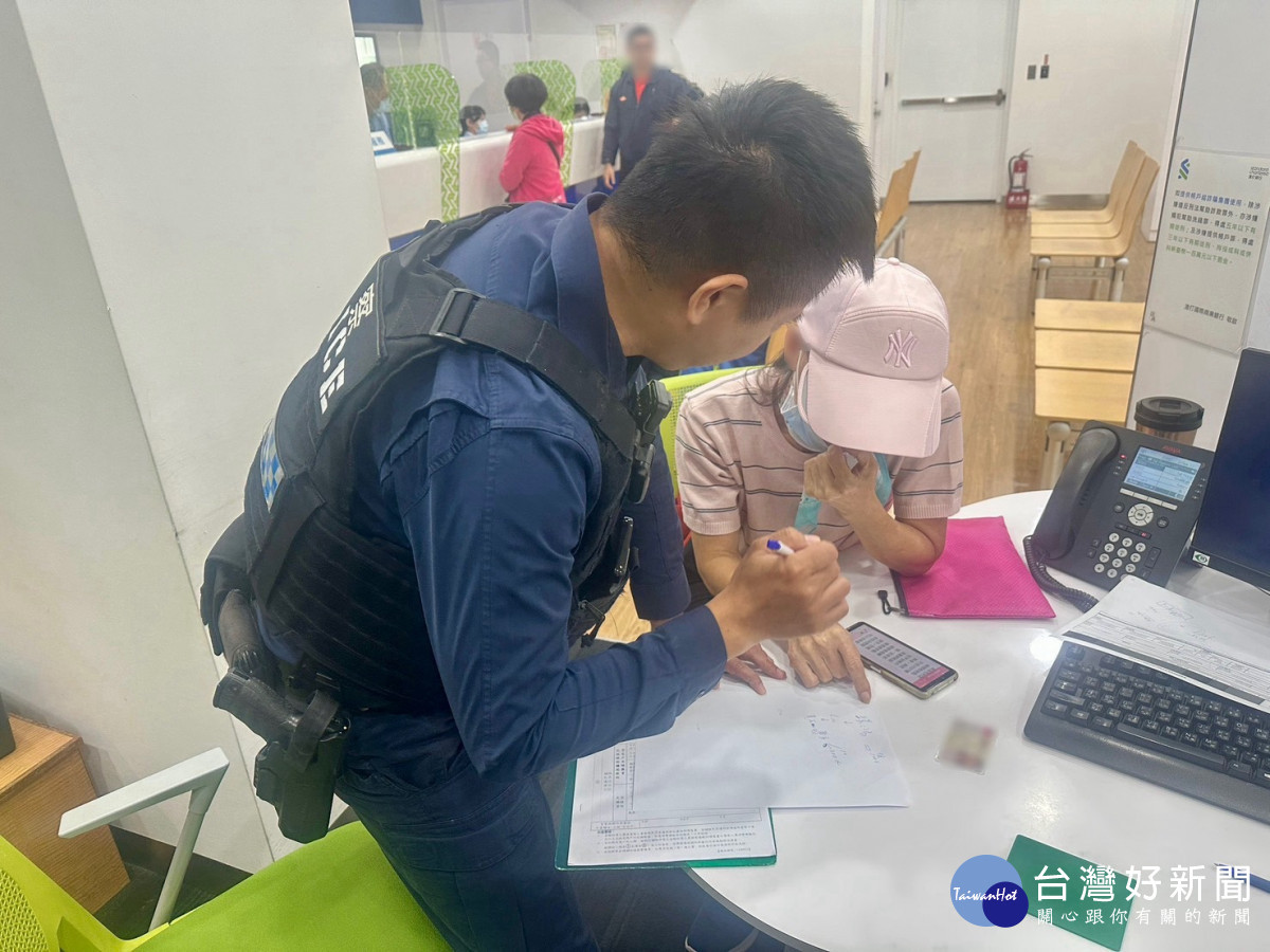 婦人欲解除千萬定存投資虛擬幣,龍潭警聯合行員即時阻詐。