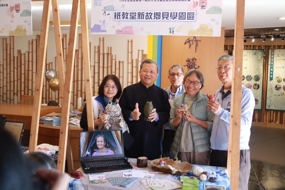 紙教堂新故鄉見學園區具深遠的文化重建精神。(記者扶小萍攝)