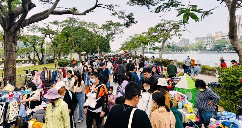 小小店長回來了！小樹市集連兩年插旗愛河 今年提前開市更好逛