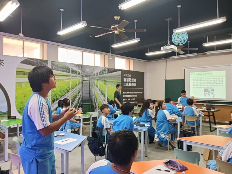 屏縣府合作台塑企業王長庚公益 從在地產業到高科技扎根技藝教育