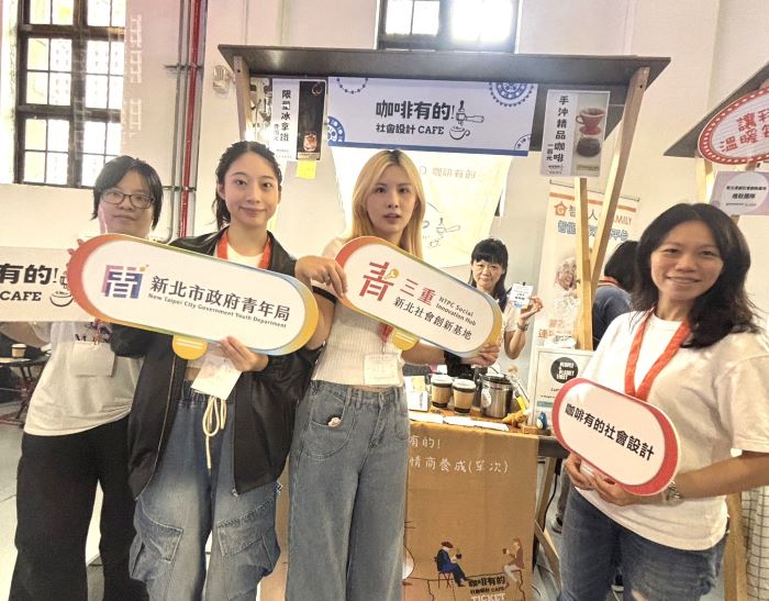 《圖說》三重社創基地團隊「咖啡有的」傳遞心理健康社會處方籤。〈青年局提供〉
