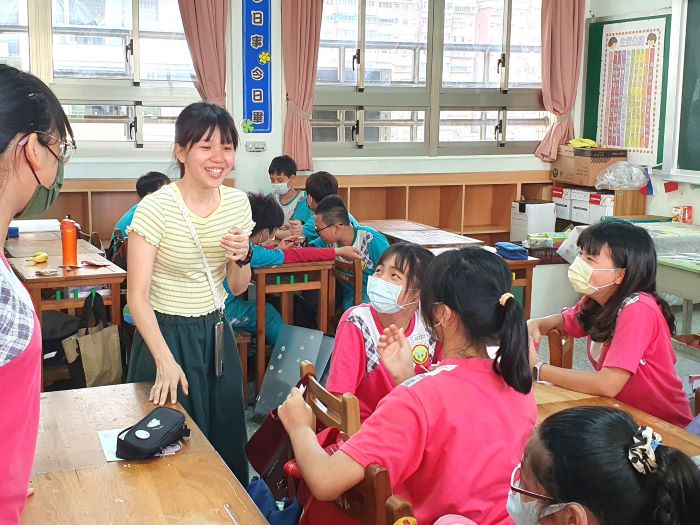生命教育深耕有成 新北3校獲特色學校與績優人員肯定 20 《圖說》中信國小鄭媛元專輔老師以真誠與溫柔接住每一位悄悄求助的學生。〈教育局提供〉