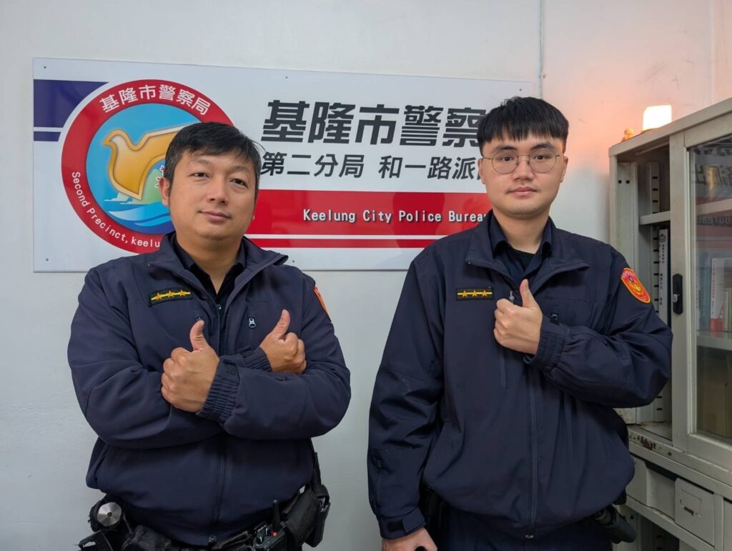 高齡老翁不支路倒 員警熱心協助返家 21 1765531611872