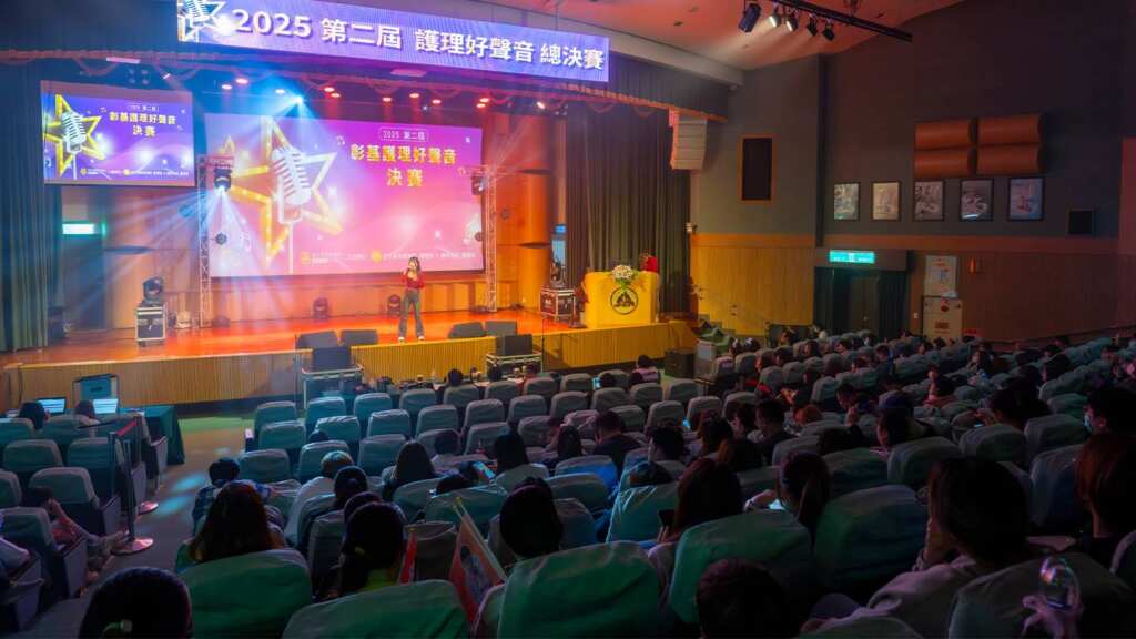 ▲彰基11日晚間變身大型舞台,第二屆「彰基護理好聲音」熱力開唱,現場宛如演唱會般嗨翻全場,尖叫聲不斷。(圖/彰化基督教醫院提供)