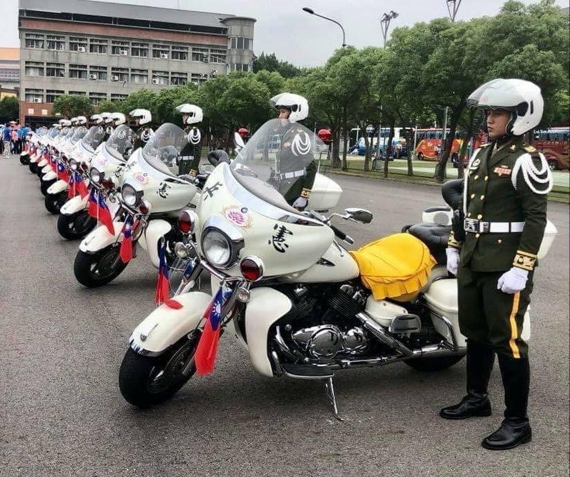 憲兵步隊訓練精良，這是憲兵快速反應連(昔日的機車連)。 (魏冠中攝影)