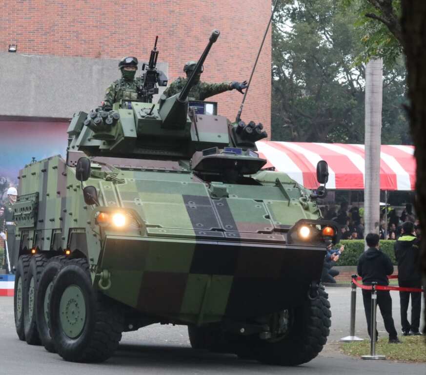 當前憲兵已經改裝為護衛中樞的精實部隊，包括裝甲憲兵、憲兵砲兵等重裝部隊，是總統鐵衛隊。(魏冠中攝影)