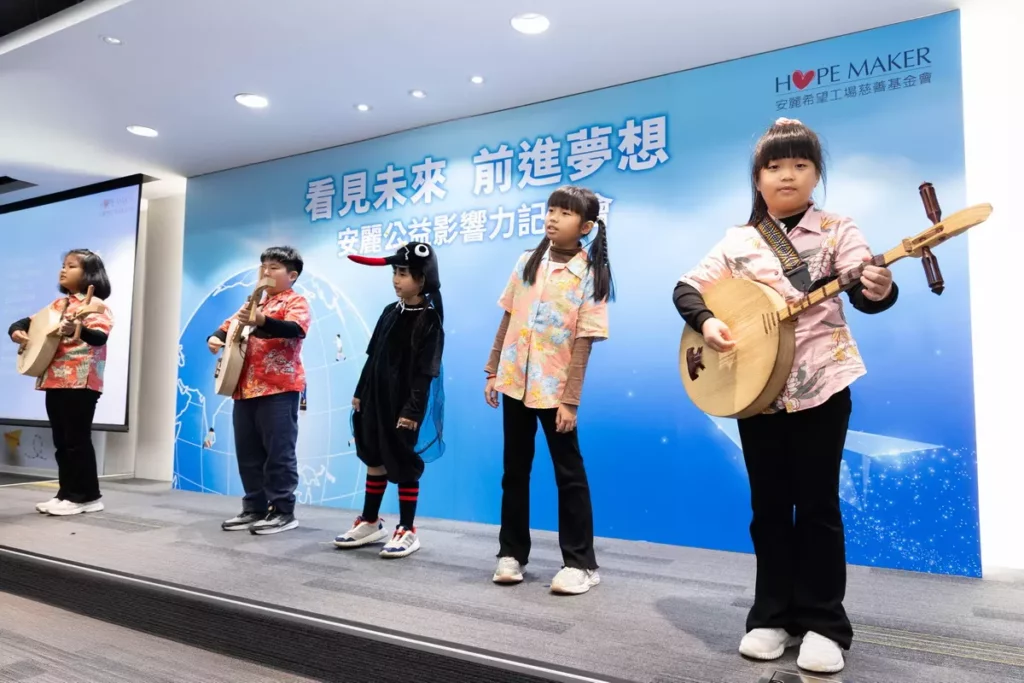 屏東縣滿州國小民謠隊精彩演出為記者會揭開序幕