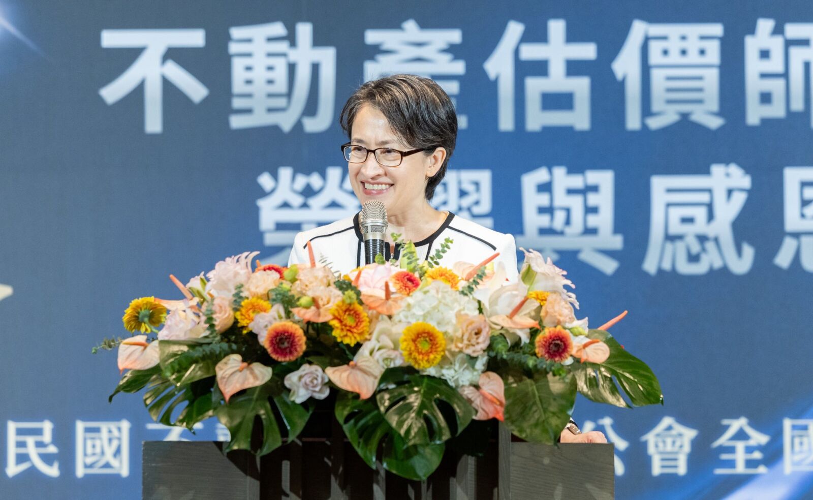 【藍蝴蝶專欄】副總統的紅綠燈哲學:對比吳敦義與蕭美琴 我們學到了什麼? 216 【藍蝴蝶專欄】副總統的紅綠燈哲學:對比吳敦義與蕭美琴 我們學到了什麼? 215